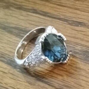 Cocktail ring with lovely blue stone
